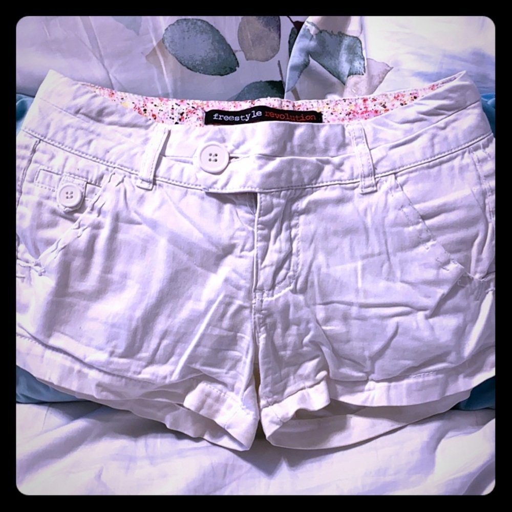 Freestyle revolution white shorts